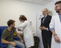 La Comunidad pone en marcha una nueva unidad de vacunación internacional en el Centro de General Oraá