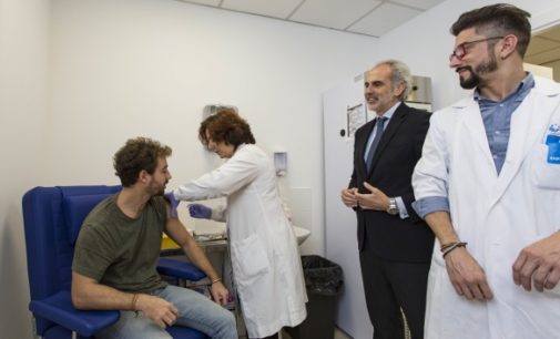 La Comunidad pone en marcha una nueva unidad de vacunación internacional en el Centro de General Oraá