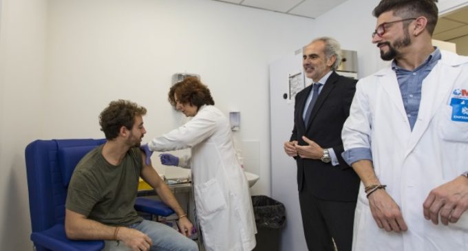 La Comunidad pone en marcha una nueva unidad de vacunación internacional en el Centro de General Oraá
