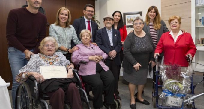 La Comunidad potencia la creatividad de los mayores a través de un concurso de decoración de jardines