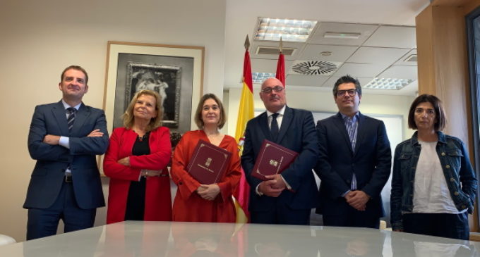 La Comunidad y CEDRO firman un acuerdo pionero sobre el pago de derechos de autor por el préstamo en las bibliotecas públicas