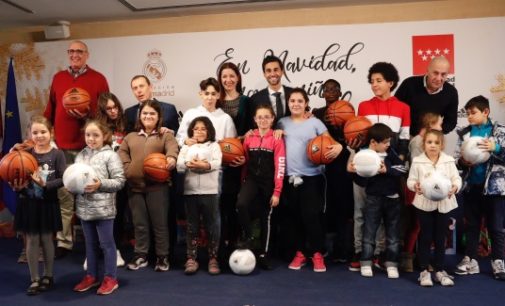 La Comunidad y la Fundación Real Madrid entregan regalos navideños a una veintena de menores tutelados