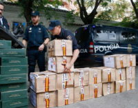 La Policía dona los regalos que les entregaron por su actuación en Cataluña a una parroquia de Barcelona