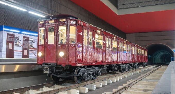 La exposición de la estación de Metro de Chamartín recibe un nuevo tren clásico de 1943 denominado ‘Salamanca’