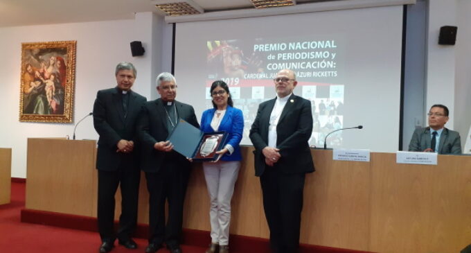 La periodista Esther Núñez recogió el premio cardenal Landázuri para ‘zenit’