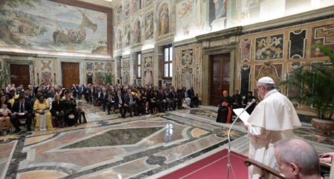 El Papa anima a promulgar “leyes que impulsen puentes y diálogo”