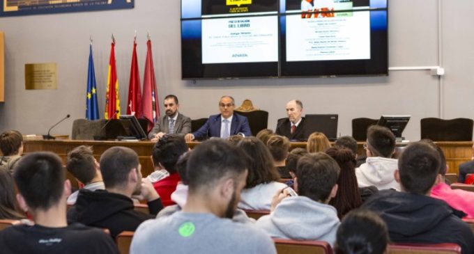 Los institutos madrileños disponen de un nuevo libro sobre el valor educativo y social del deporte