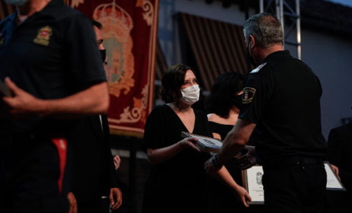 Díaz Ayuso: “Los jóvenes honran a las víctimas demostrando su responsabilidad en la lucha contra el COVID-19”