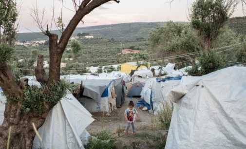 Aumentan los intentos de suicidio y las autolesiones entre los niños refugiados atrapados en el Campo de Moria