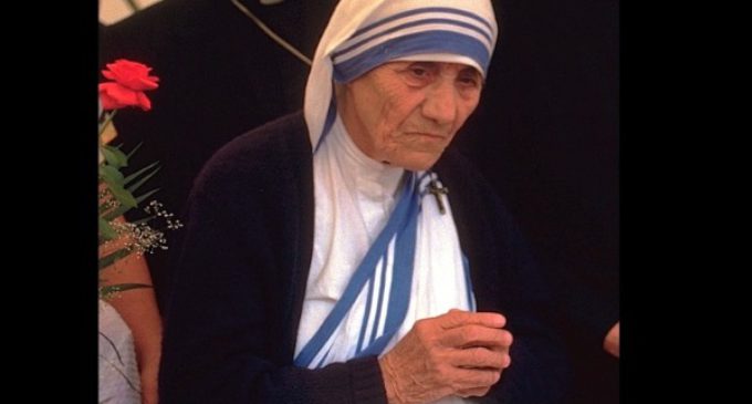 “Madre Teresa vivía y expresaba santidad con cada gesto, palabra y paso”, afirma su biógrafo Lush Gjergji