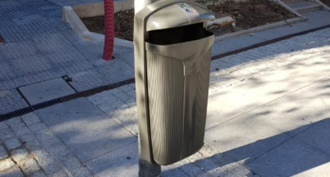 Majadahonda: El Ayuntamiento instala papeleras con cenicero en la Gran Vía