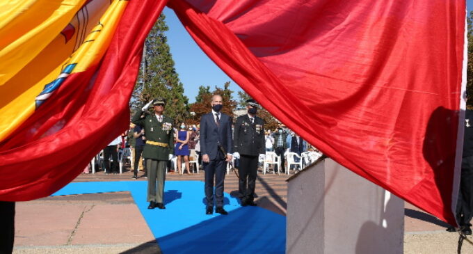 La bandera de España ondea desde hoy en todos los accesos de entrada a Majadahonda