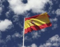 El Ayuntamiento regala Banderas de España a los vecinos de Majadahonda