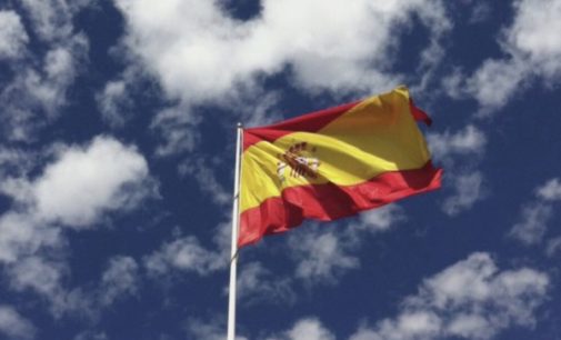 El Ayuntamiento regala Banderas de España a los vecinos de Majadahonda