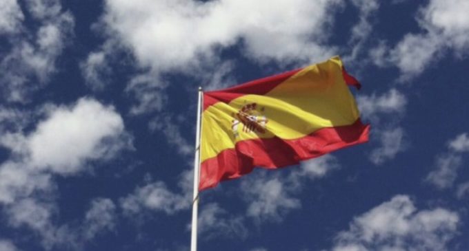 El Ayuntamiento regala Banderas de España a los vecinos de Majadahonda