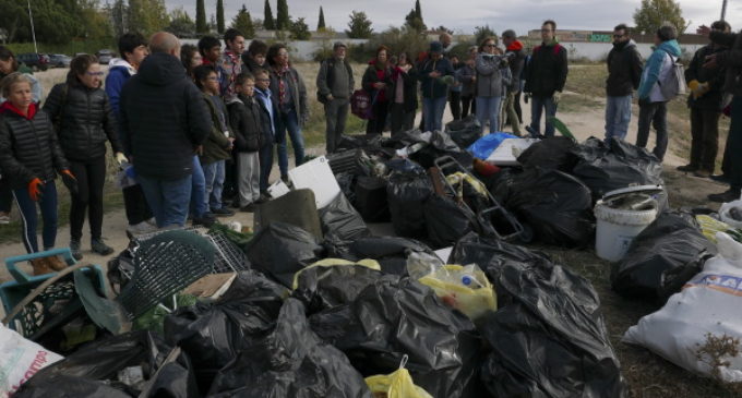 2 camiones para recoger la basura recolectada en una hora por vecinos de Majadahonda