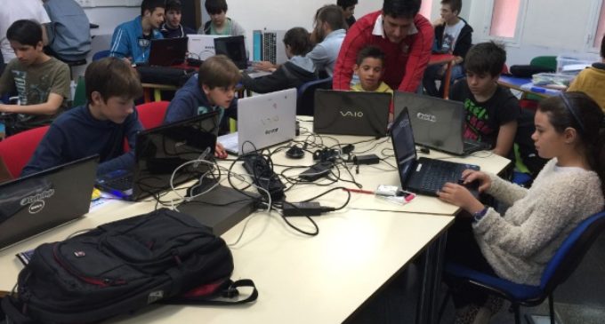 El Ayuntamiento promueve cursos y talleres de música, inglés, tecnología, informática y voluntariado para jóvenes