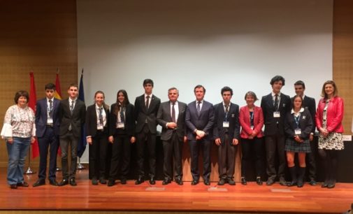Alumnos de los colegios Caude y San Jaime participan en el Torneo Intermunicipal de debate de la Universidad Francisco de Vitoria