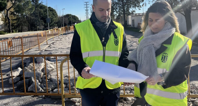MAJADAHONDA: El alcalde visita las obras de accesibilidad en el frente del cementerio con una inversión de más de 260.000 euros