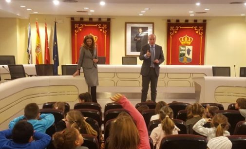 Majadahonda: Los escolares majariegos se acercan a sus instituciones