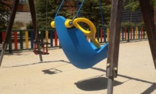 Majadahonda: El Ayuntamiento instala un columpio para niños con movilidad reducida
