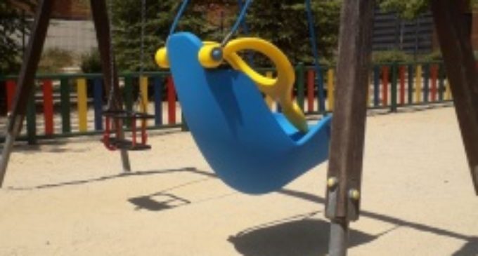 Majadahonda: El Ayuntamiento instala un columpio para niños con movilidad reducida