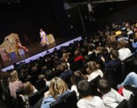 Majadahonda: Más de un millar de alumnos disfrutan del teatro y aprenden valores con “La Bruja Adelina”