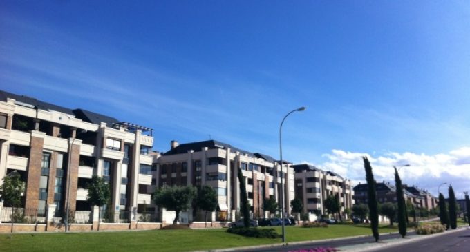 Majadahonda: el Ayuntamiento elimina 55.000 metros lineales de malas hierbas en aceras y bordillos