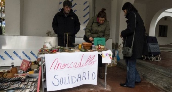 Mercadillo solidario de la Asociación de Vecinos de Majadahonda