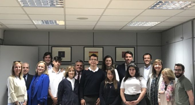 Alumnos del Colegio de Educación Especial Virgen de Lourdes hacen prácticas en el Ayuntamiento