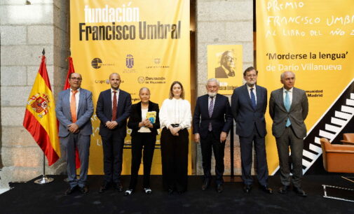 Entrega del “Premio Francisco Umbral al Libro del Año” a Darío Villanueva por «Morderse la lengua»