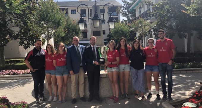 Majadahonda: El alcalde recibe al equipo femenino de Rugby 7, ganadora de la Copa Reina