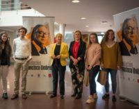 Mª José Montón y España Suárez entregan los Premios de Columnismo Francisco Umbral a jóvenes de Majadahonda