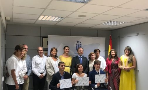 Tres alumnos de Majadahonda reciben becas de excelencia para estudiar en la Universidad Francisco de Vitoria