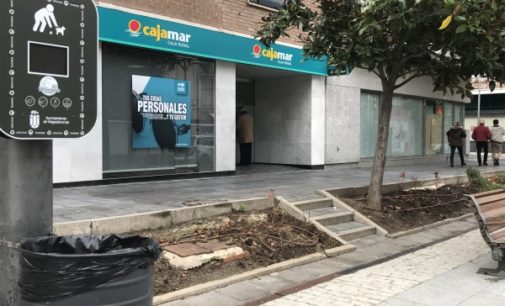 Majadahonda: El Ayuntamiento instala nuevos dispensadores de bolsas para recoger los excrementos caninos