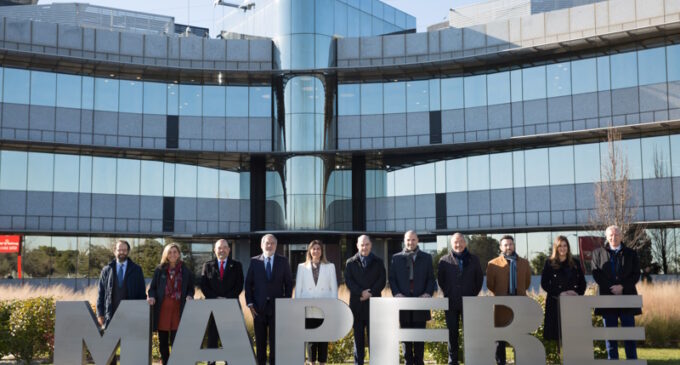 Álvarez Ustarroz visita la sede de MAPFRE en Majadahonda