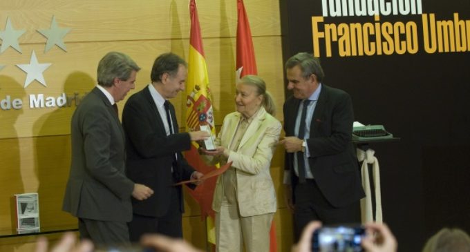 Antonio Soler recoge el Premio Umbral al Libro del Año por “Sur”