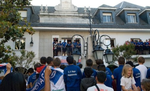 Majadahonda: Centenares de majariegos arroparon al Rayo Majadahonda para celebrar su ascenso a Segunda
