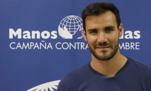 Saúl Craviotto viaja a Mozambique para conocer y participar en los proyectos educativos de Manos Unidas
