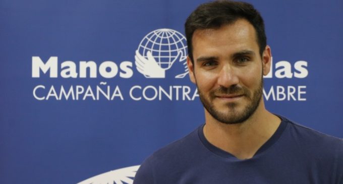Saúl Craviotto viaja a Mozambique para conocer y participar en los proyectos educativos de Manos Unidas