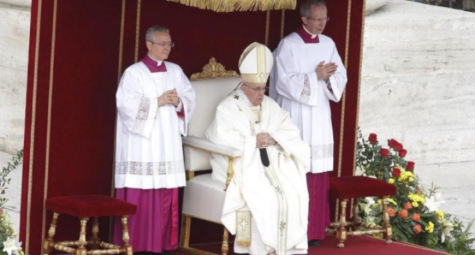 El Papa canoniza a cuatro nuevos santos y recuerda el drama de Tierra Santa