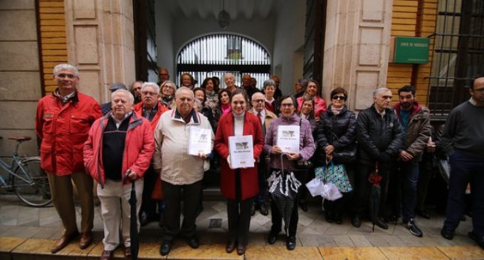 MasLibres.org entrega a la Junta de Andalucía más de 62.000 firmas que le exigen que retire la multa a 13 monjas de clausura