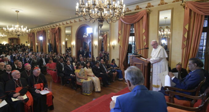 Mauricio: El Papa alienta a “promover una política económica orientada hacia las personas”