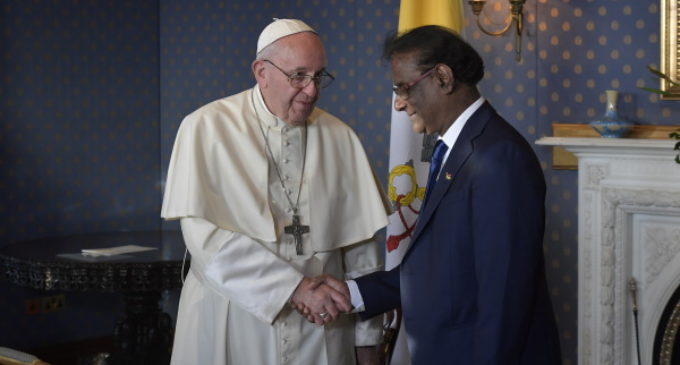 Mauricio: El Papa se reúne con el presidente de la República y el primer ministro