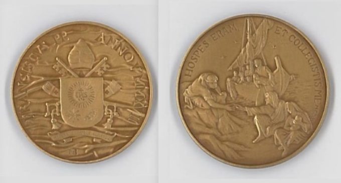 Vaticano: acuñan medallas por el quinto año del pontificado de Francisco