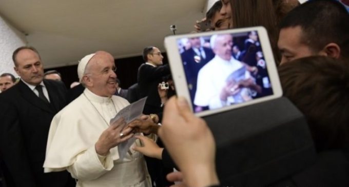 El Papa explica que la vida del hombre no es “una crónica aséptica de acontecimientos”
