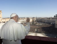 Mensaje del Papa en Navidad: «Que el Emmanuel sea luz para toda la humanidad herida»