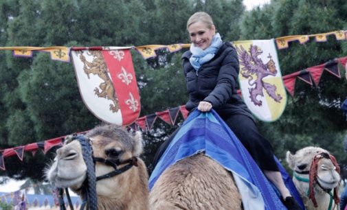 Cifuentes visita el mercado medieval de El Álamo