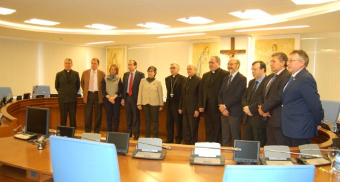 La mesa de unidad católica por el pacto educativo acuerda dar mayor protagonismo a los padres