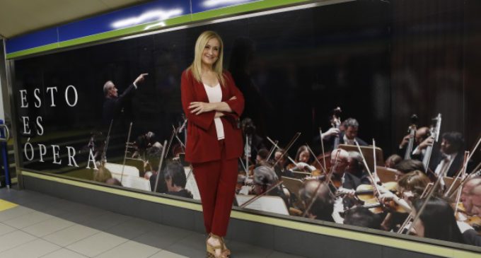 Cifuentes acerca el Teatro Real a los madrileños tematizando la estación de metro de Ópera